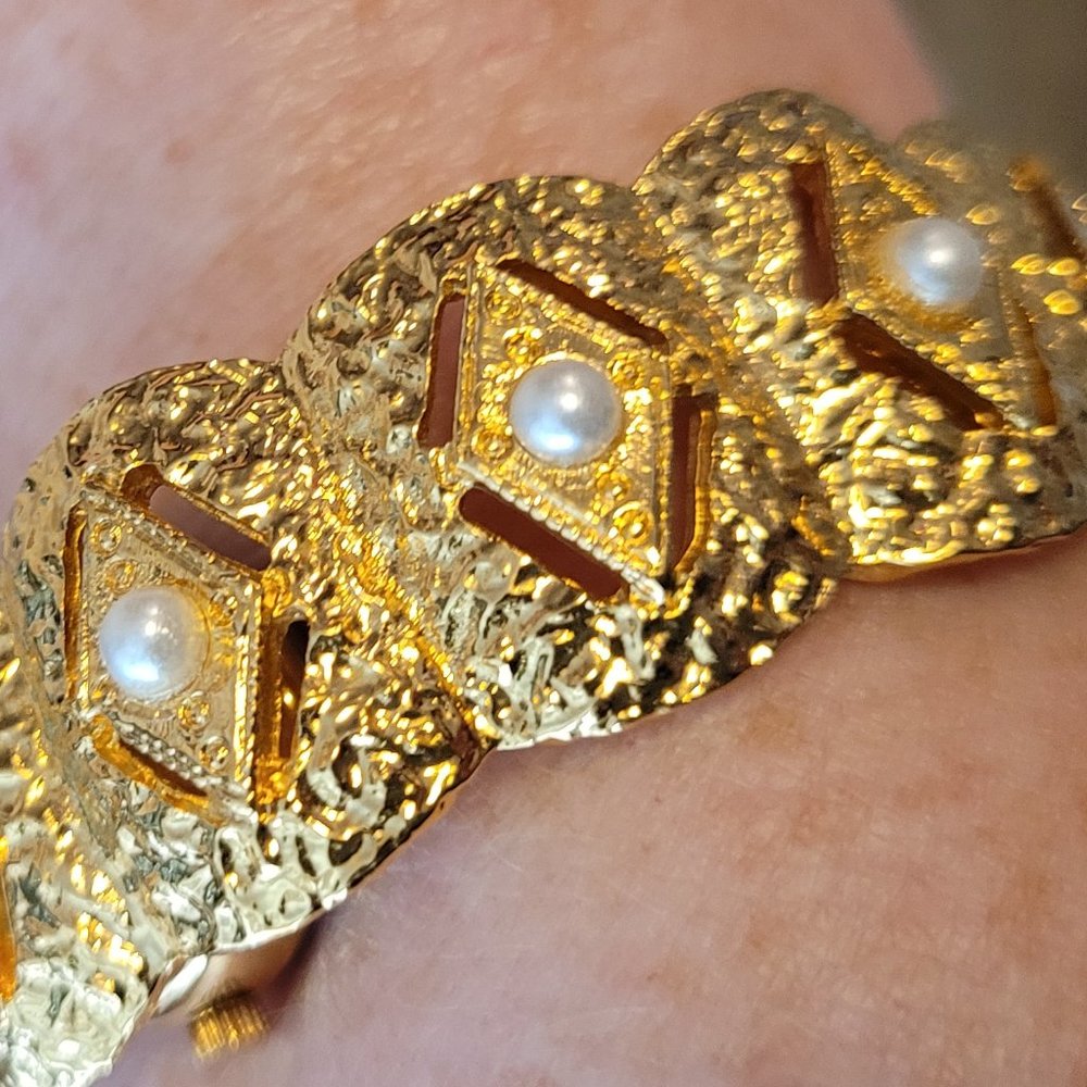 Ivana vintage GOLD PLATED LADIES WRIST WATCH BRACELET w/ simulated pearl accents